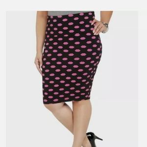 Torrid size 1X Kiss my Lips Pink Whimsical Women's Plus Stretch Skirt.Waist ap